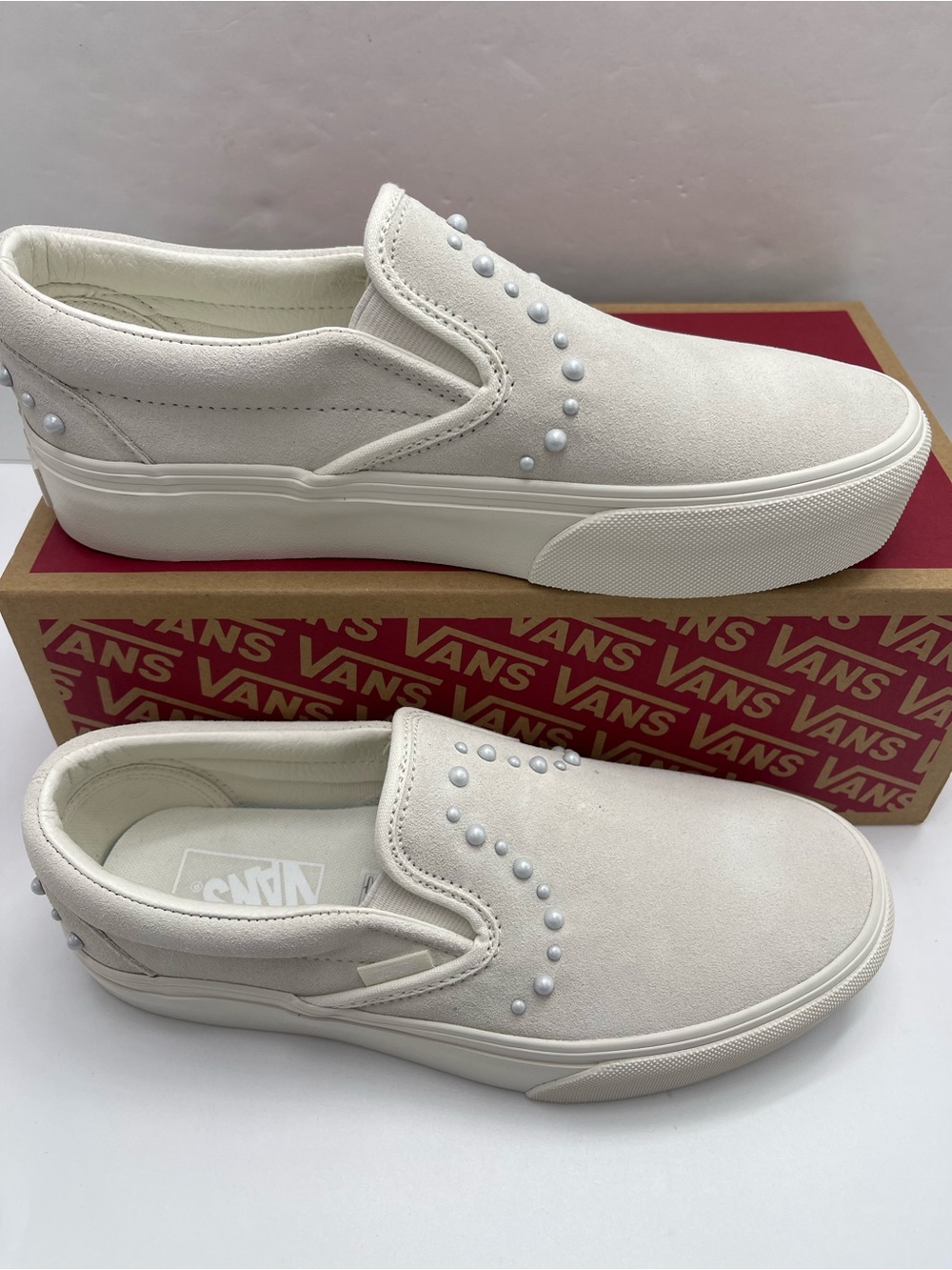 Vans WMNS Classic Slip-On Platform
Pearls Marshmallow
VN000EA9CCZ Sneakers - Picture 2 of 16